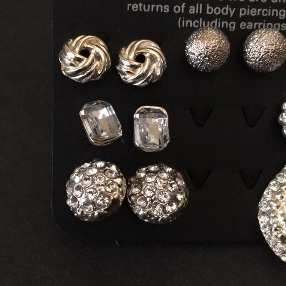 9 Sets of Fashion Earrings - Picture 9 of 12